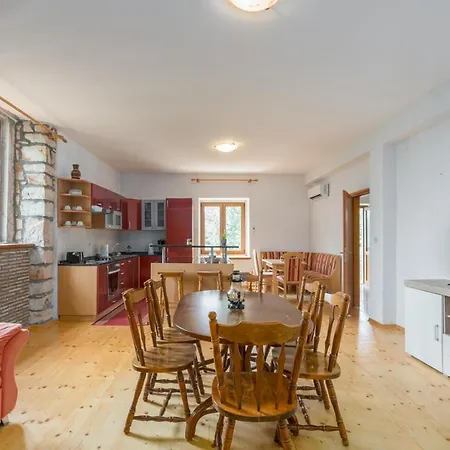 House Anna, Near The With Huge Private Garden Ferienhaus Tar-Vabriga
