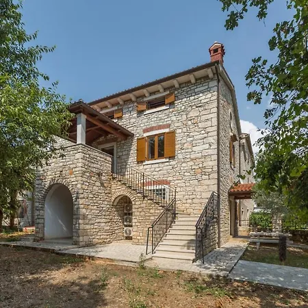 House Anna, Near The With Huge Private Garden Ferienhaus Tar-Vabriga