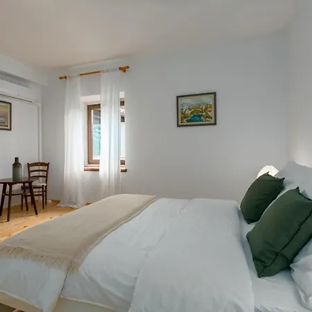 House Anna, Near The With Huge Private Garden Holiday home *
